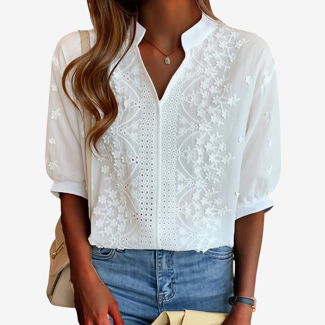 Cambria – Bestickte Bluse mit Schlitzkragen