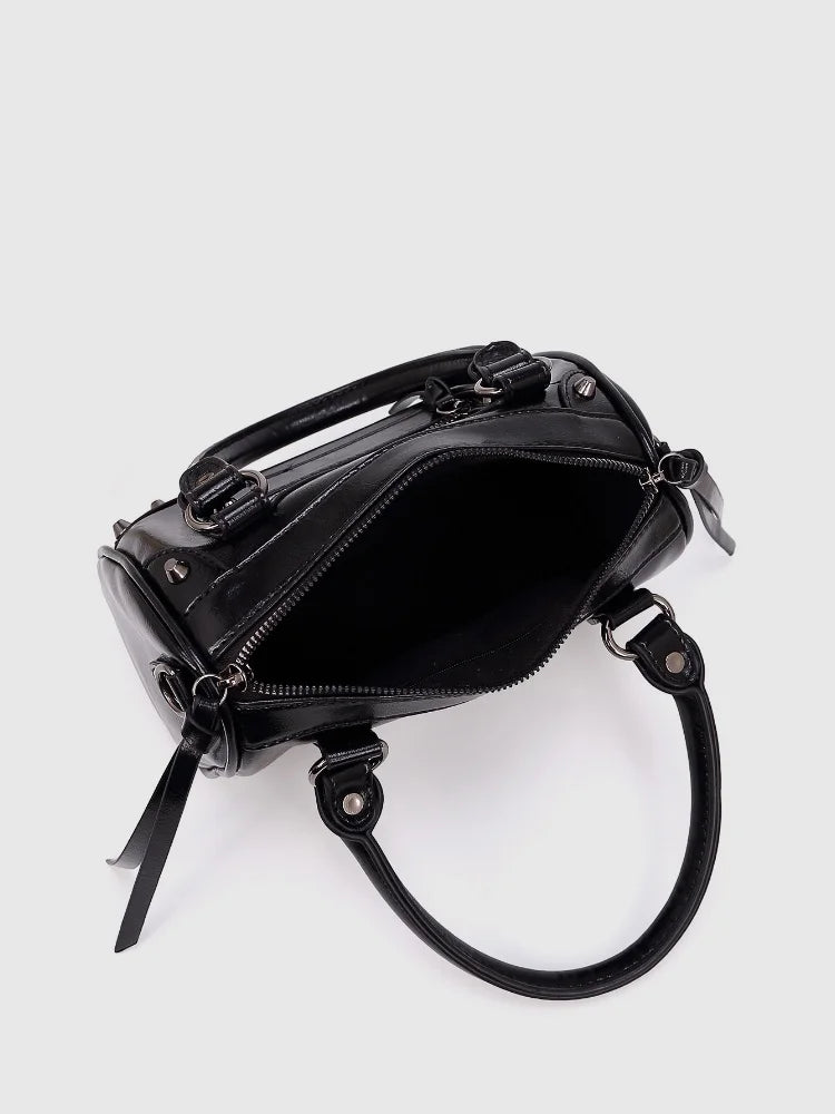 2025 Trendige Damen Schultertaschen. Design mit Leder-Nieten und Quasten