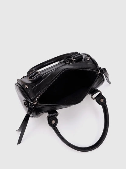 2025 Trendige Damen Schultertaschen. Design mit Leder-Nieten und Quasten