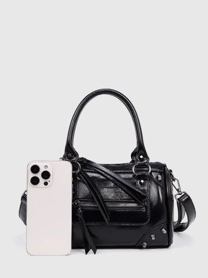 2025 Trendige Damen Schultertaschen. Design mit Leder-Nieten und Quasten