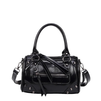 2025 Trendige Damen Schultertaschen. Design mit Leder-Nieten und Quasten