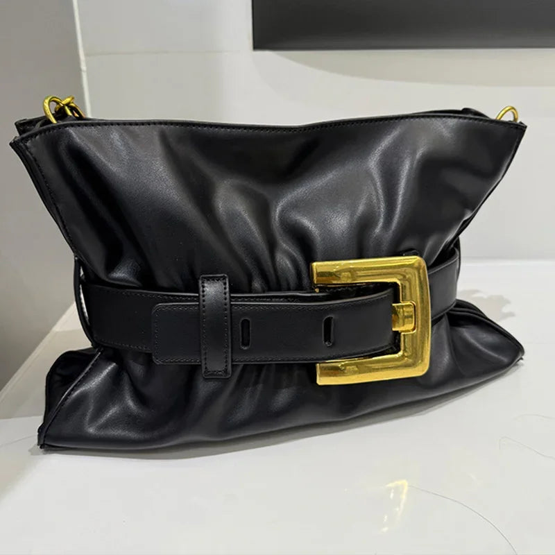 Luxuriöse Damenhandtasche aus weichem Leder. Krokodilmuster Faltentasche