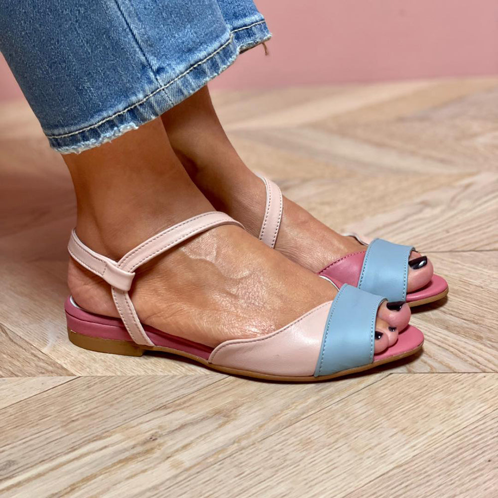 Roselina | Asymmetrische rosa Sandalen im Color-Block-Stil
